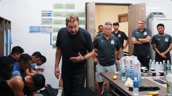 吹风机！斯卢茨基中场喊话：要是谁不念念踢，你们我方说换下来