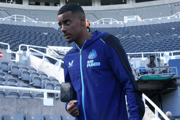 纽卡跟队通稿2: 多名主力劝服伊萨克未果, 他刻下铁了心要走