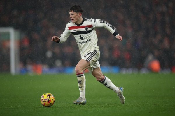 记者：切尔西就加纳乔往来与曼联平直磋商，球员渴慕转会