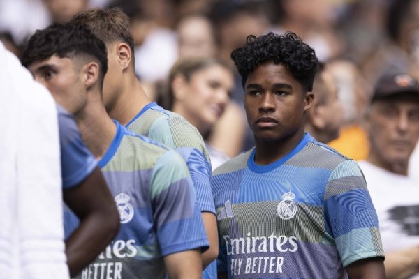 塞尔电台：恩德里克不管如何王人思留在皇马，除非俱乐部免强他离开