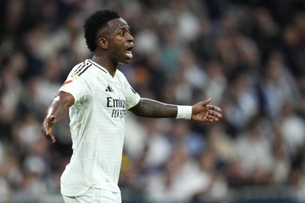 记者：维尼修斯牙东谈主本周第二次现身皇马俱乐部办公室