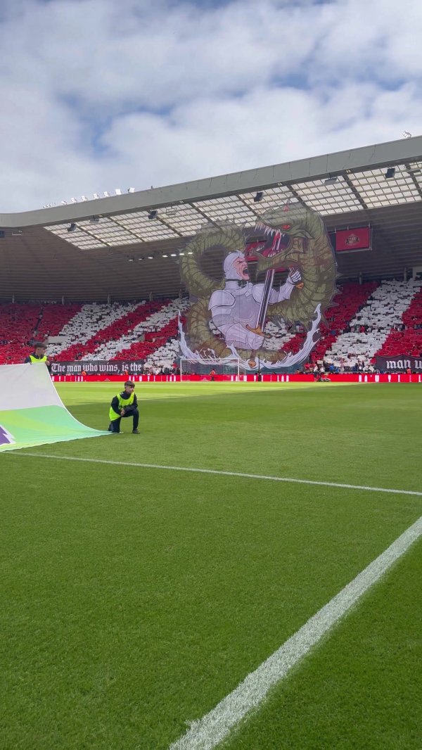 精良英超首战！桑德兰球迷打出巨幅TIFO：为交游作念好准备