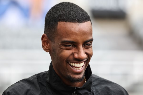 瑞典主帅：伊萨克口角常敬业的球员，脚下情况很复杂不成妄下论断