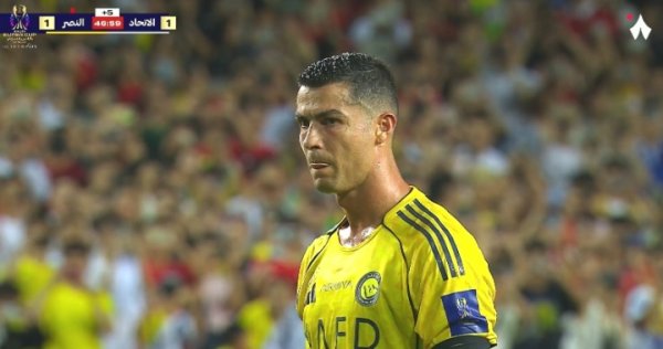 菲利克斯造肆意球+法比尼奥黄牌，C罗主罚向上球门