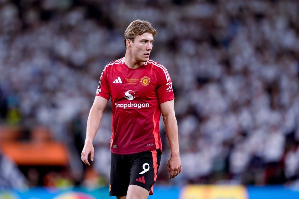 记者：那不勒斯对霍伊伦报价距曼联渴望差1000万欧，不外已有施展