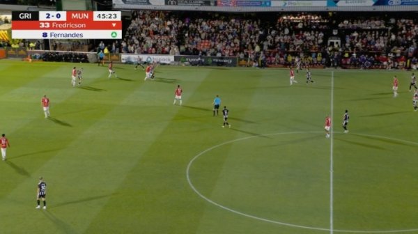 要拼了！曼联半场换东说念主，德里赫特、B费、姆伯莫登场