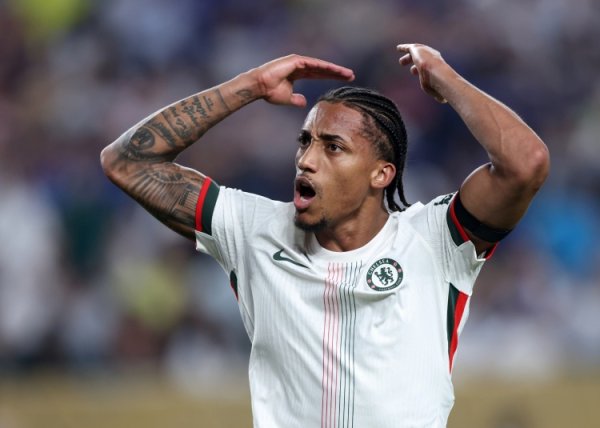 蓝军名宿：佩德罗加盟于今表露很棒，半场绝杀是在对方伤口上撒盐