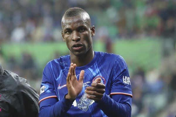 记者晒杰克逊与牙东谈主登机视频：球员行将赶赴慕尼黑进行体检