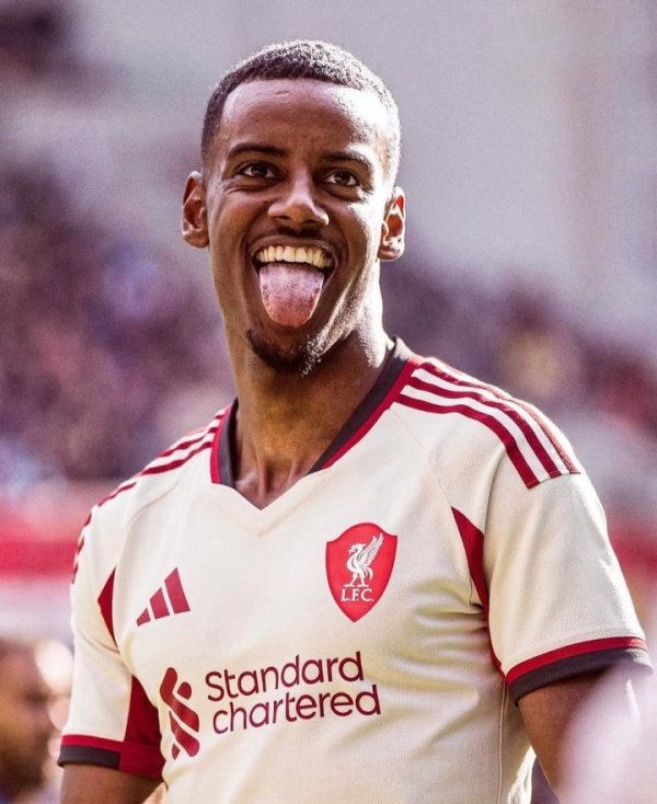 记者：利物浦与纽卡潜入接头伊萨克转会，预测明日达全面条约！