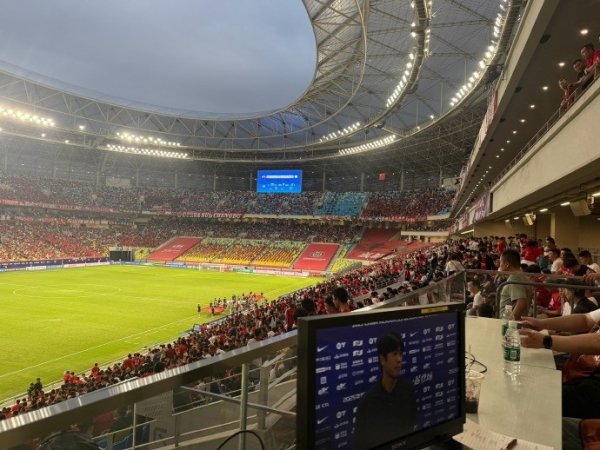 黄健翔：第一次来凤凰山畅通场解释，解释席的体验很私有