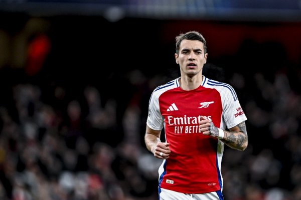 记者：基维奥尔也曾抵达葡萄牙，当今正采用波尔图体检