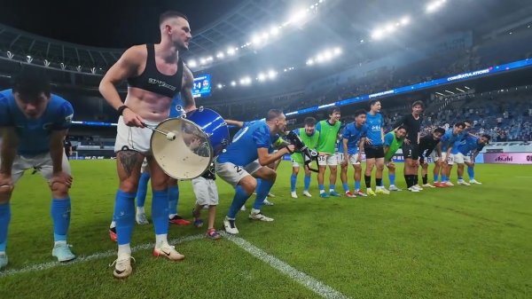 咱们并肩为鹏城👊 今晚红运掌抓在咱们我方手中💙