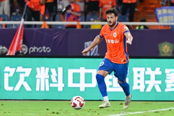 瓦科是自2013赛季的武磊之后，首位单赛季中超3次戴帽的球员