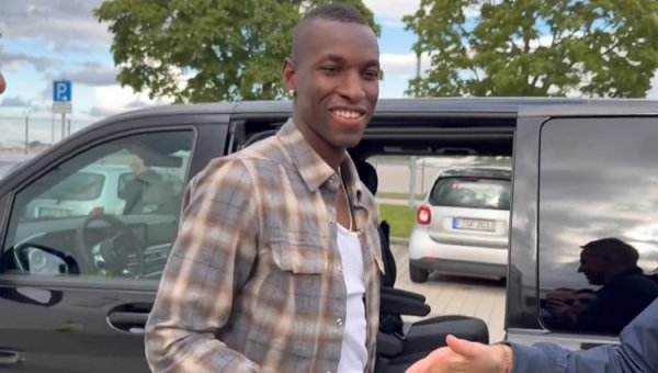 德天外记者：杰克逊仍未安排返航研究，转会拜仁被暂停但尚未告吹