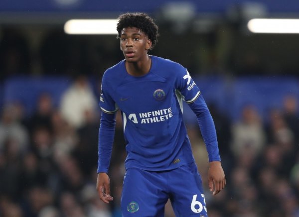 记者：拜仁考虑先租后买阿奇姆彭，切尔西不肯出售球员