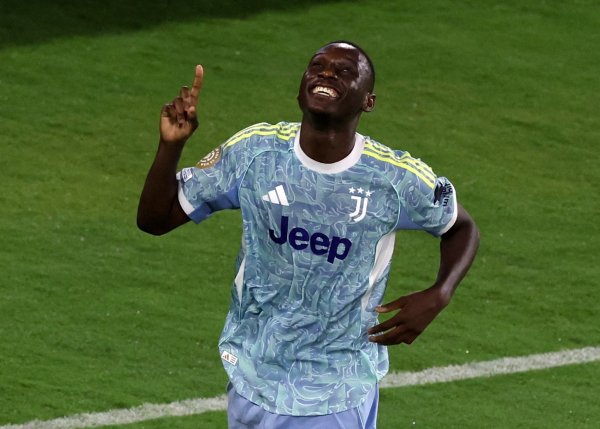 斯基拉：尤文但愿今夏再签两名球员，穆阿尼、哲格罗瓦是主要方案