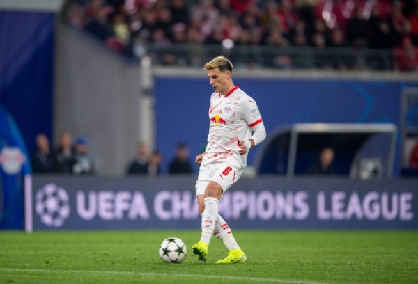 记者：那不勒斯租出埃尔马斯来去完成，摄取买断费1650万欧