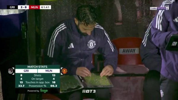 这是曼联主帅？阿莫林0-2落伍摆弄战略板，点球吩咐未参与&不敢看