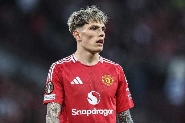 球迷就加纳乔转会停滞捉弄罗马诺，后者讲述：等着瞧吧