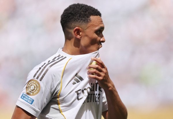 哈曼: 阿诺德将在欧冠中代表皇马客战赤军, 望他能取得强者般礼遇