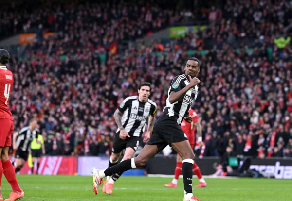 转会截止日干预临了倒计常常, 一些球员的转会谈判也达到了高度弥留的时刻