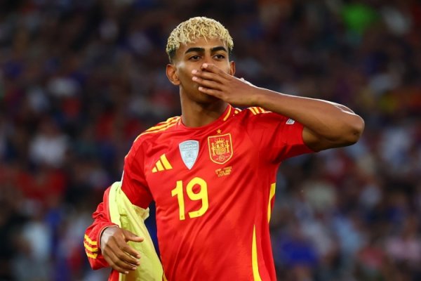 单场成效过东谈主7+！18岁亚马尔是本届寰球杯预选赛欧洲区首东谈主