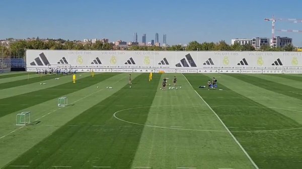 记者：由于西甲的欣慰剂检测，皇马履行手艺推迟了一个小时