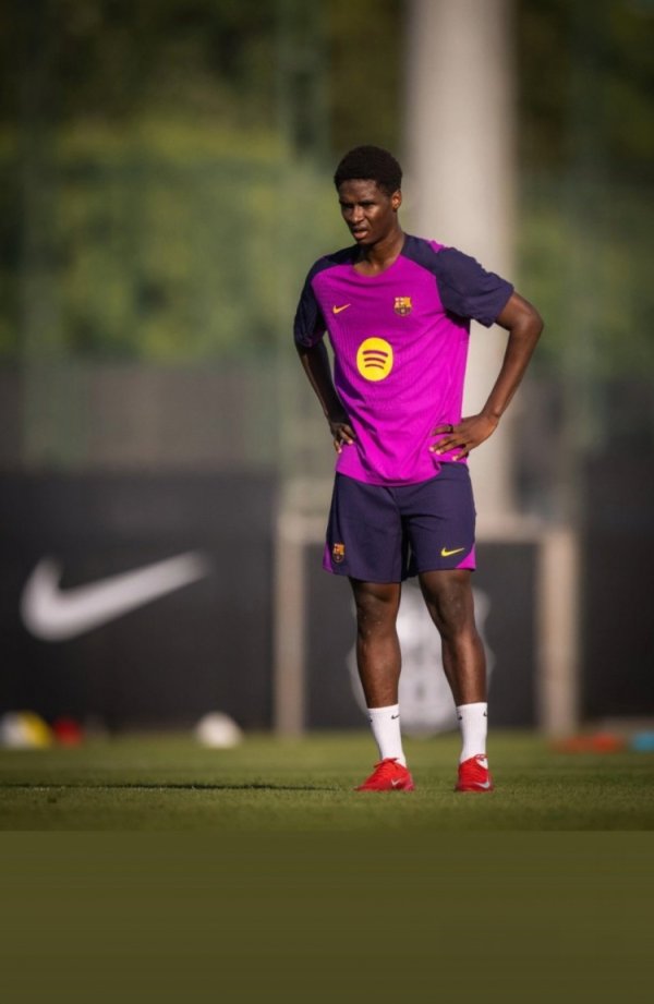 每体：巴萨小将迪亚拉展望两周内复出，他眩惑了一线队浓厚的意思