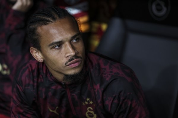 拜仁赢麻了？萨内战利物浦闲坐板凳，拒拜仁续约+900万年薪去土超