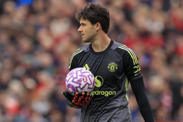 库尔图瓦忽视拉门斯：站在kop看台前时，要给主场球迷饱读掌