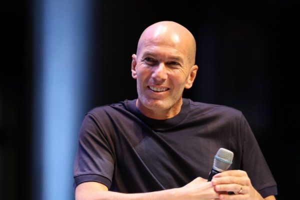 马卡：皆达内出席动漫游戏主题行径，因粉丝太多激发零乱