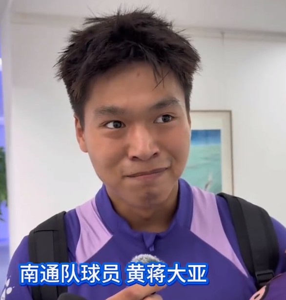 南通队球员黄蒋大亚：作念梦齐思踢苏超决赛，思把冠军带回南通