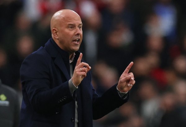 范登贝尔赫：遵守利物浦时期我有几次回家就哭 斯洛特曾遮挽我