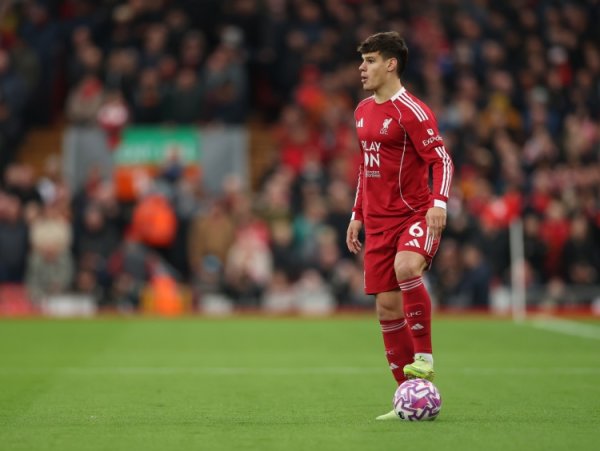 内维尔：斯洛特必须拿下凯尔凯兹 咫尺利物浦让我念念起还是的曼联