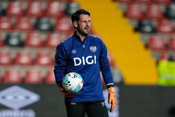 西甲衔接三场零封！阿根廷29岁门将巴塔拉成为巴列卡诺新防守神