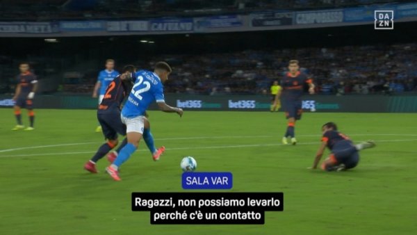 国米点球误判灌音：主裁判视野被挡，助理裁判料定点球，VAR阐发