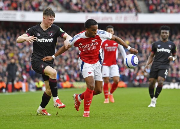 西汉姆官方：19岁小将斯卡尔斯已奏效罗致锁骨骨折建造手术