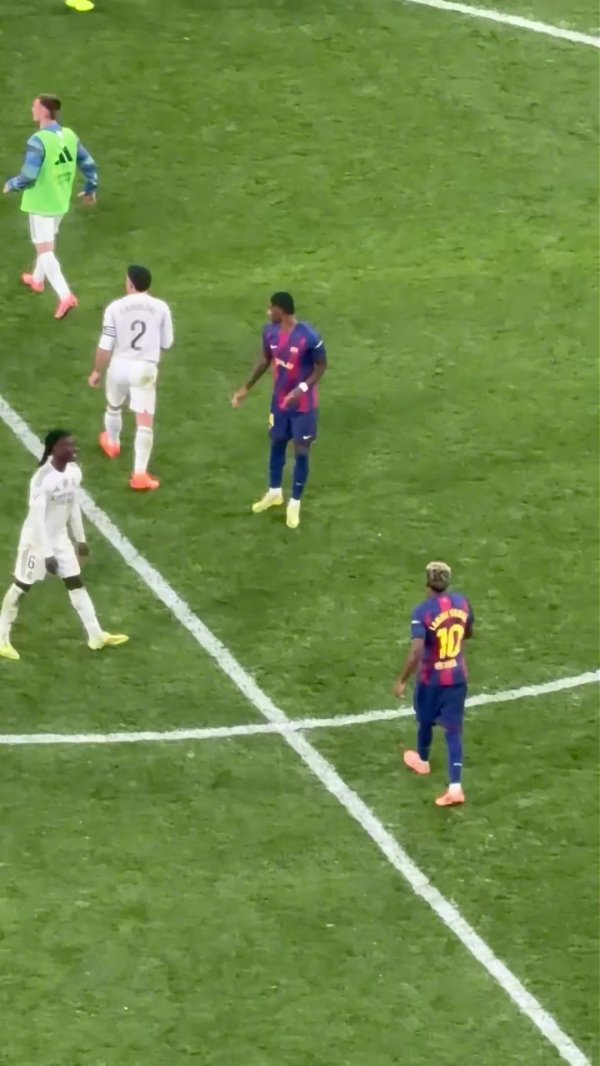 🎥看台视角看破裂缘故：卡瓦哈尔与亚马尔隔空叫板，队友拉架