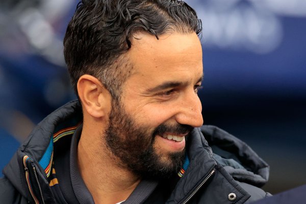 稳住帅位！曼晚：曼联打败布莱顿豪取三连胜后，阿莫林情感沸腾