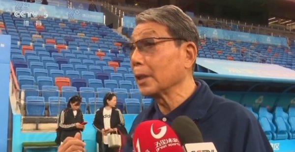 81岁徐根宝：尽管坐在看台但总要下来感受下，也许即是终末一次