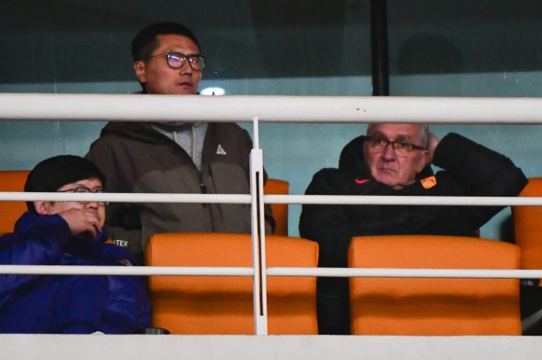 ：伊万故意致电邵佳一默示道贺 表态愿为昔日助手提供匡助