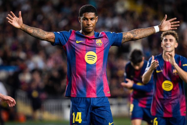 每体：巴萨讲授组为拉什福德改造驻防问题，他在遑急端阐扬很出色