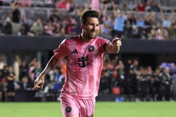 马卡说念梅西夜访诺坎普：阿根廷巨星有望通过贝克汉姆条目重返巴萨