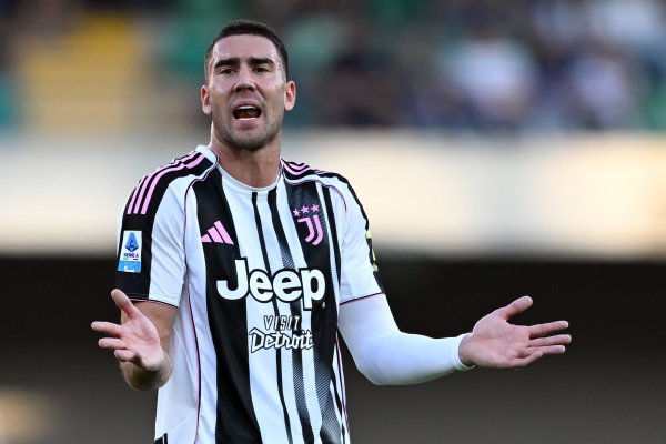 记者：有佛罗伦萨球迷对弗拉霍维奇种族憎恶，主裁判已进行警告