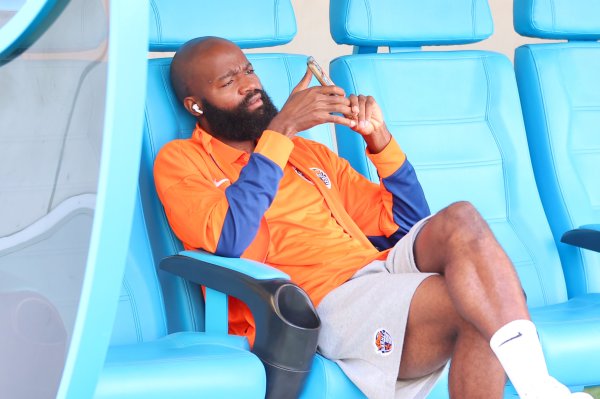 媒体东谈主：兰克尔赛前一晚夜袭深圳见女友，第二天转头裤裆里齐是血