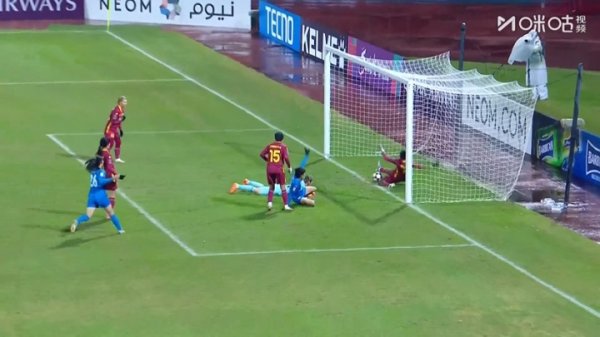 开张！武汉女足得益本赛季亚冠首球，唐涵造乌龙赶巧逾越球门线