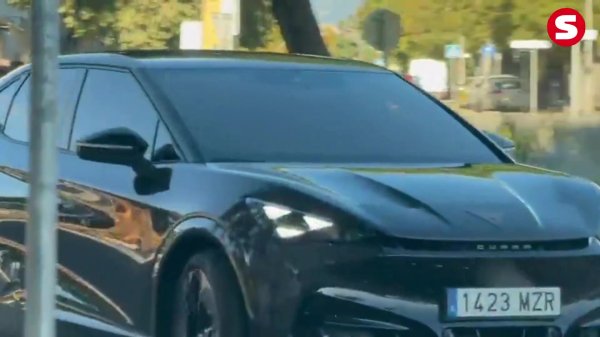 每体：拉菲尼亚回到巴萨基地不时康复进度，本日可能单独正经