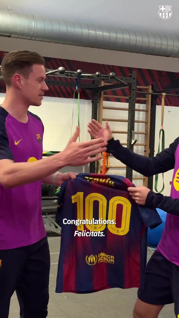 恭喜！22岁费尔明获巴萨一线队生存百场挂牵球衣，队友蜂涌祝愿