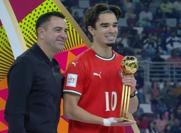 哈维受奖！葡萄牙中场马特乌斯·米德斩获U17天下杯金球奖